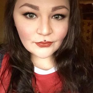 Meet your Posher, Holly